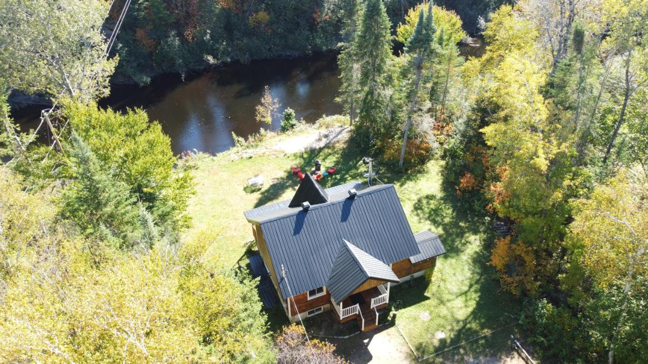 Chalet Riviere - Bord De Riviere - Romantique 상트-알렉시-데-몽 외부 사진
